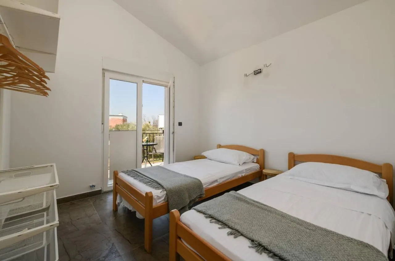 Holiday House Tiffany Galizana Holiday home