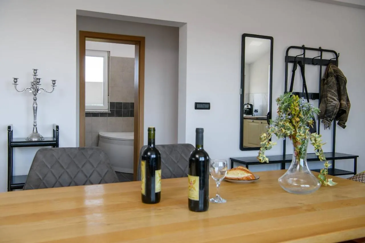 Holiday House Tiffany Galizana Holiday home